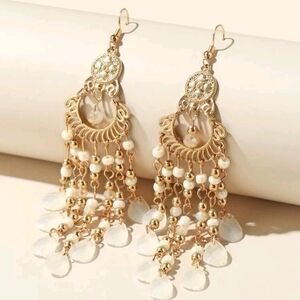 ✨3 FOR $28✨🆕WHITE/OPAL BEADED BOHO DROP EARRINGS